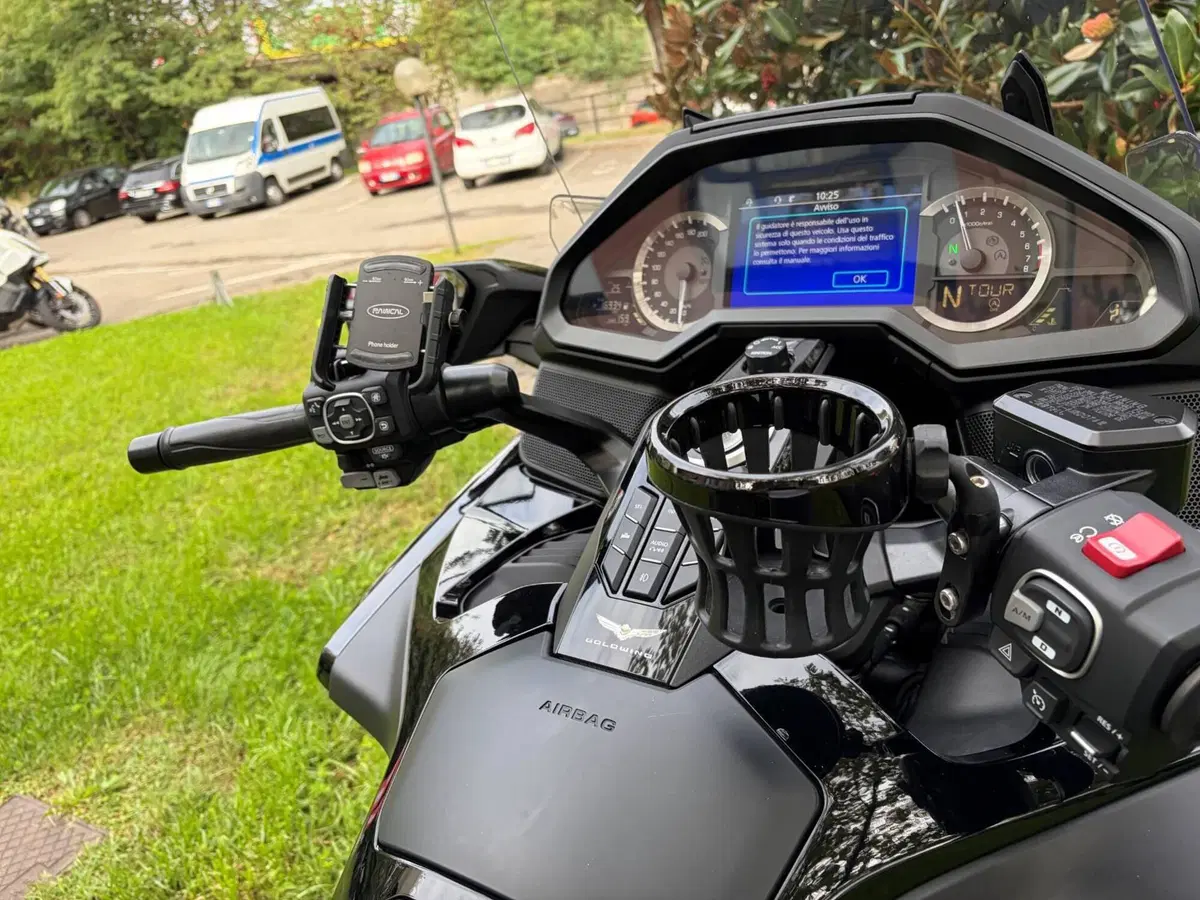 Honda GL 1800 Gold Wing Tour DCT & Airbag (2022 - 24) (9)
