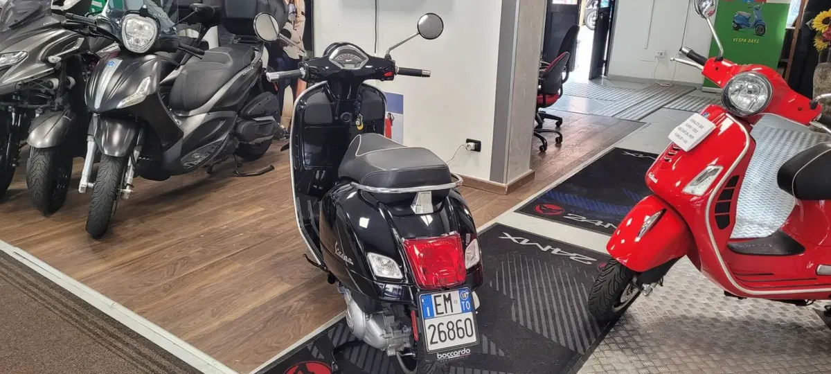 Vespa GTS 300 Super (2017 - 18) (2)