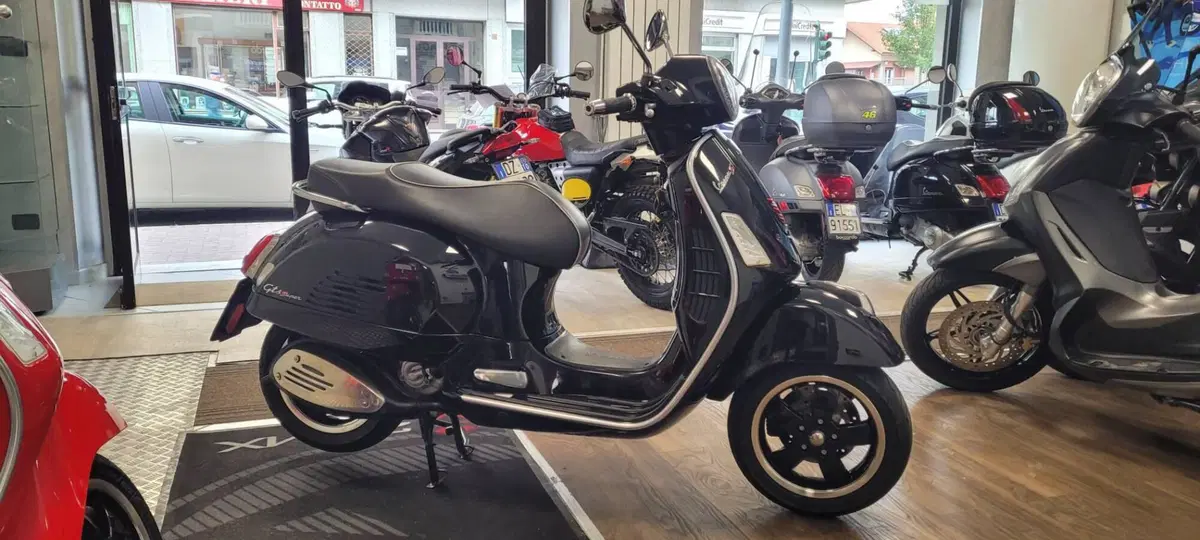 Vespa GTS 300 Super (2017 - 18) (3)