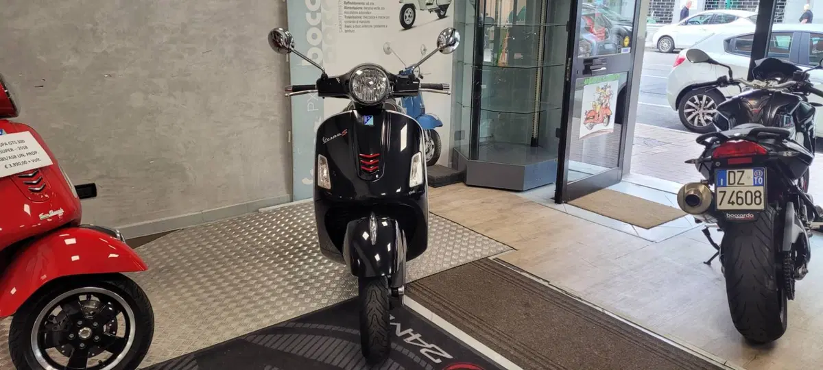 Vespa GTS 300 Super (2017 - 18) (4)