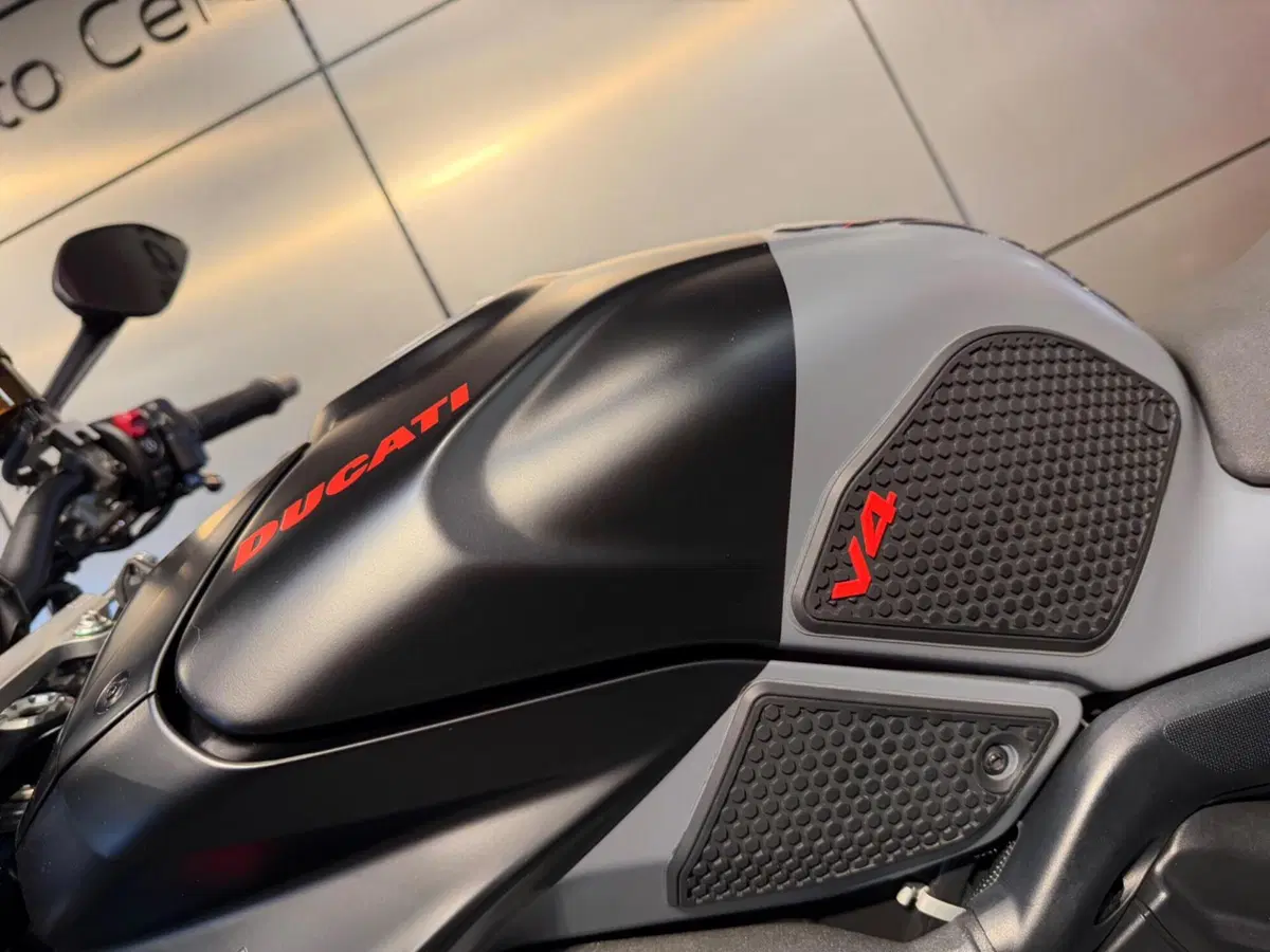 Ducati Streetfighter V4 S (2023 - 24) (14)