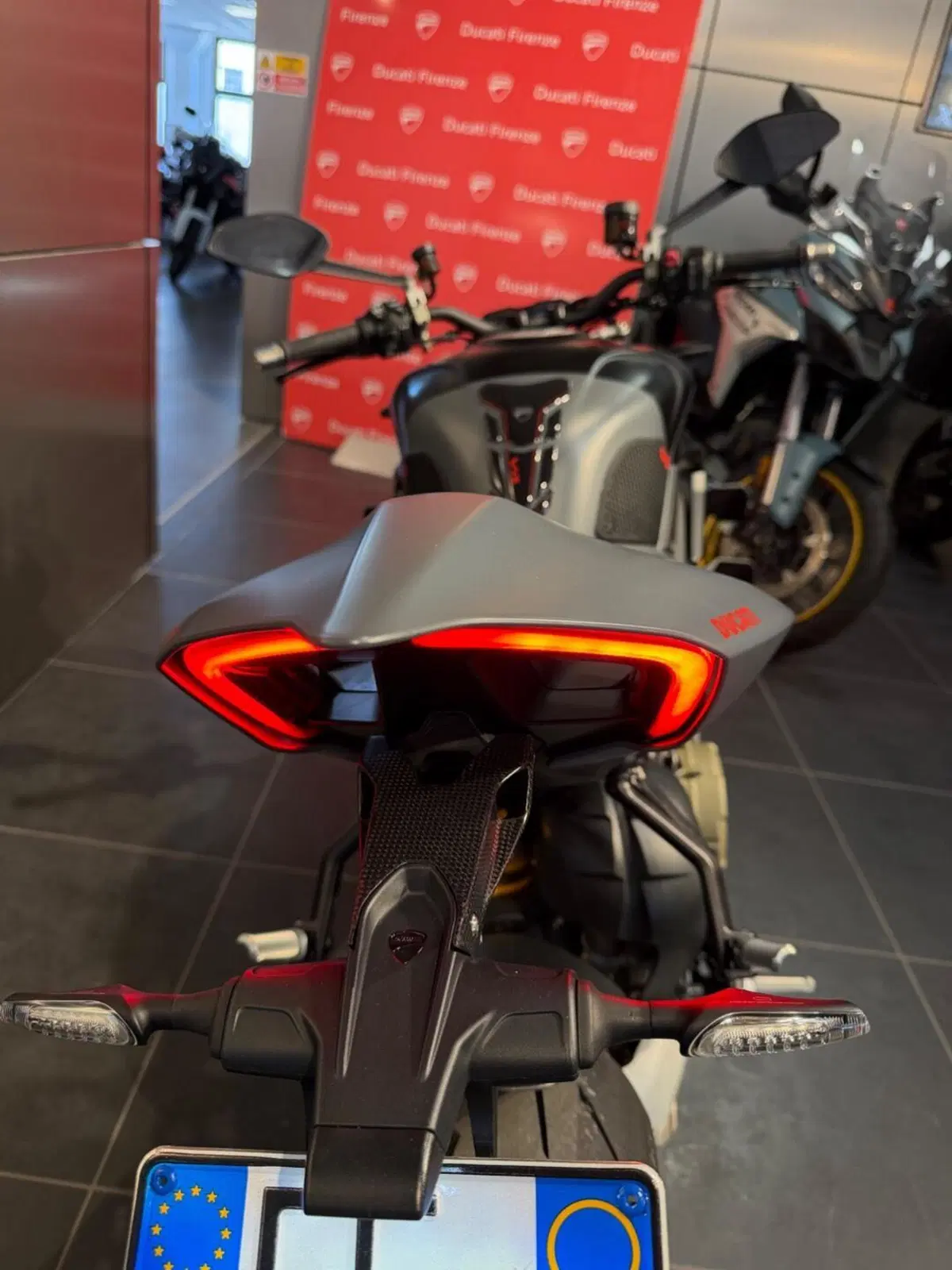 Ducati Streetfighter V4 S (2023 - 24) (15)