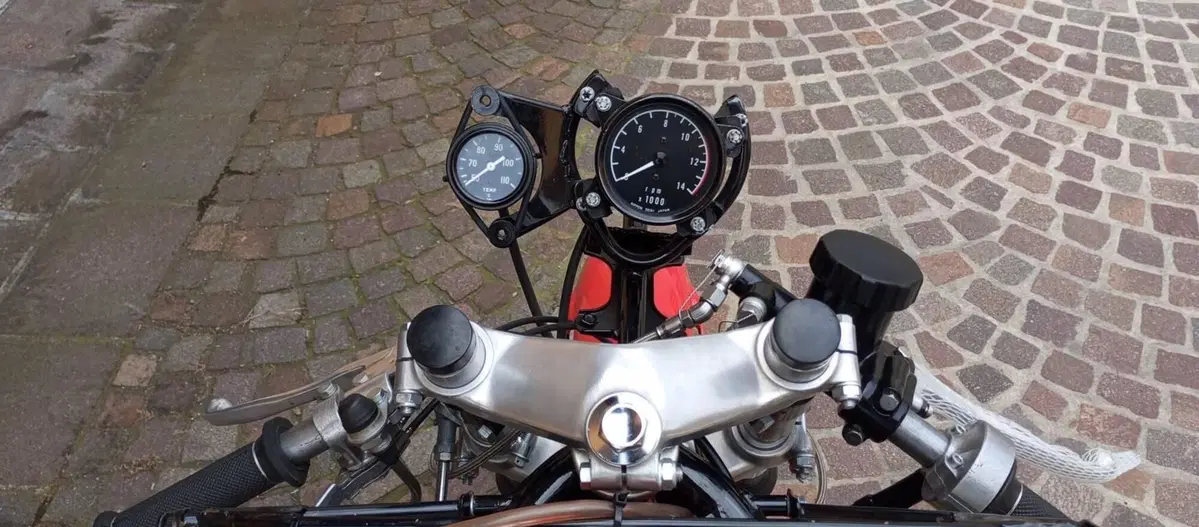 Yamaha TZ 750 A (15)