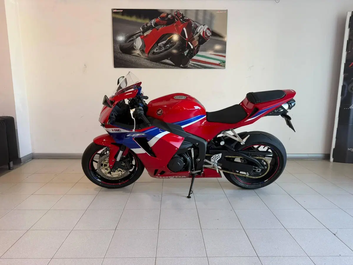 Honda CBR 600 RR (2024 - 26) (3)