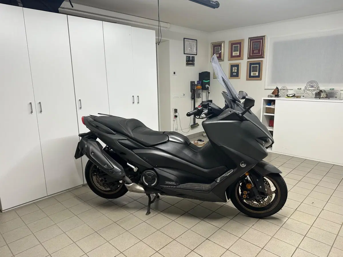 Yamaha T-Max 560 Tech Max (2020) (2)