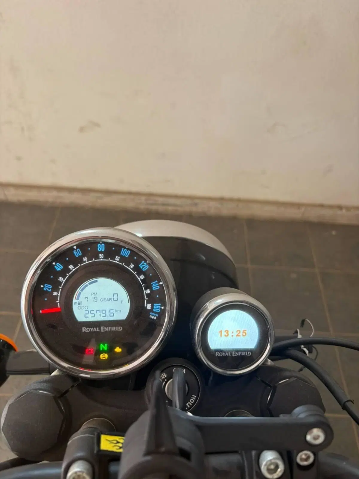 Royal Enfield Meteor 350 Aurora (2024 - 26) (4)