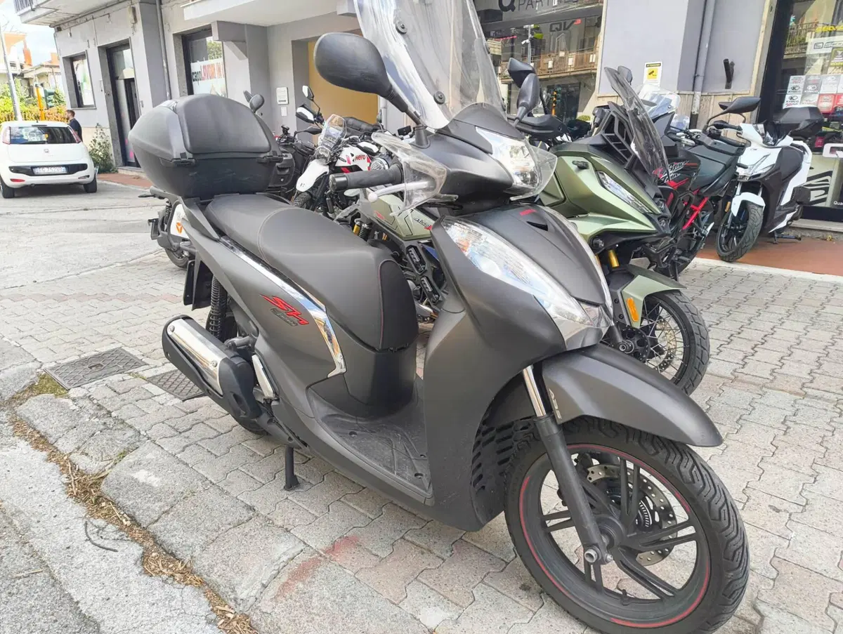Honda SH 300 i ABS (2016 - 20) (2)