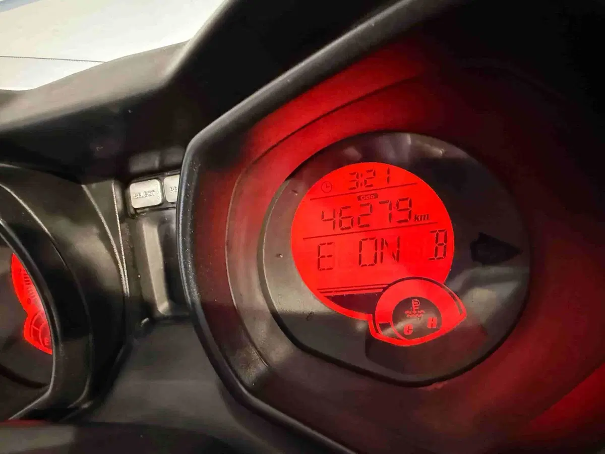 Yamaha X-Max 250 (2014 - 16) (6)