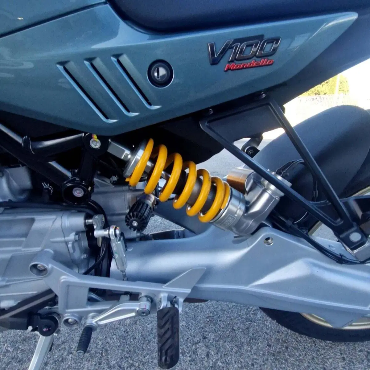 Moto Guzzi V100 Mandello S (2025 - 26) (9)