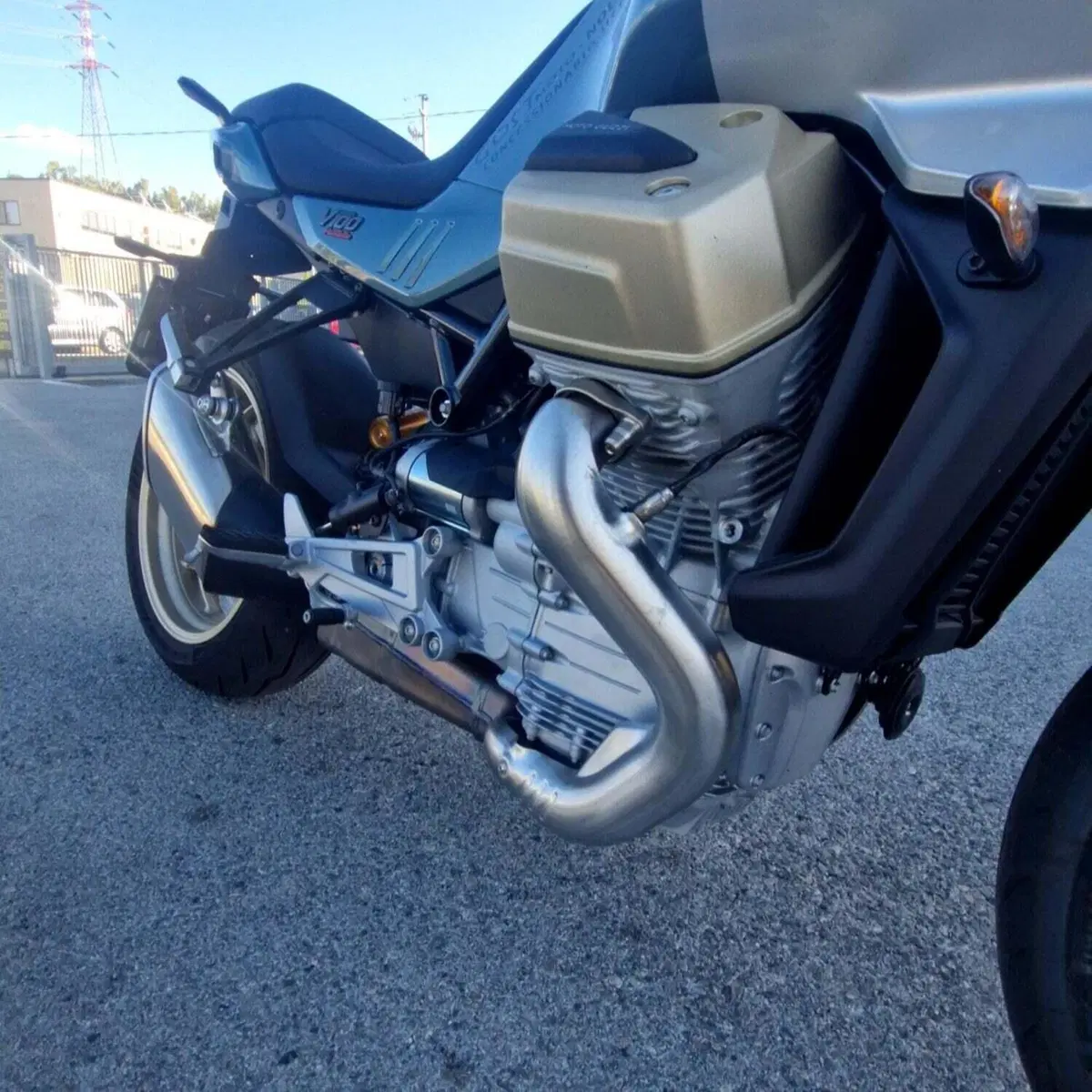 Moto Guzzi V100 Mandello S (2025 - 26) (10)