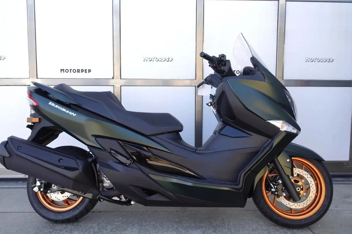 Suzuki Burgman 400 (2025 - 26) (2)