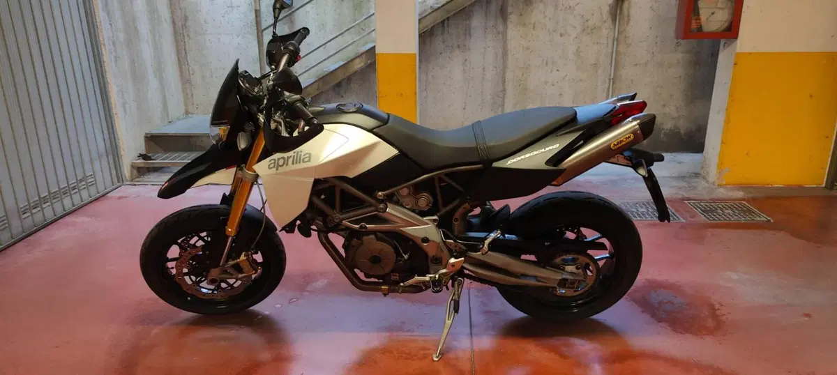 Aprilia Dorsoduro 750 (2009 - 14) (2)