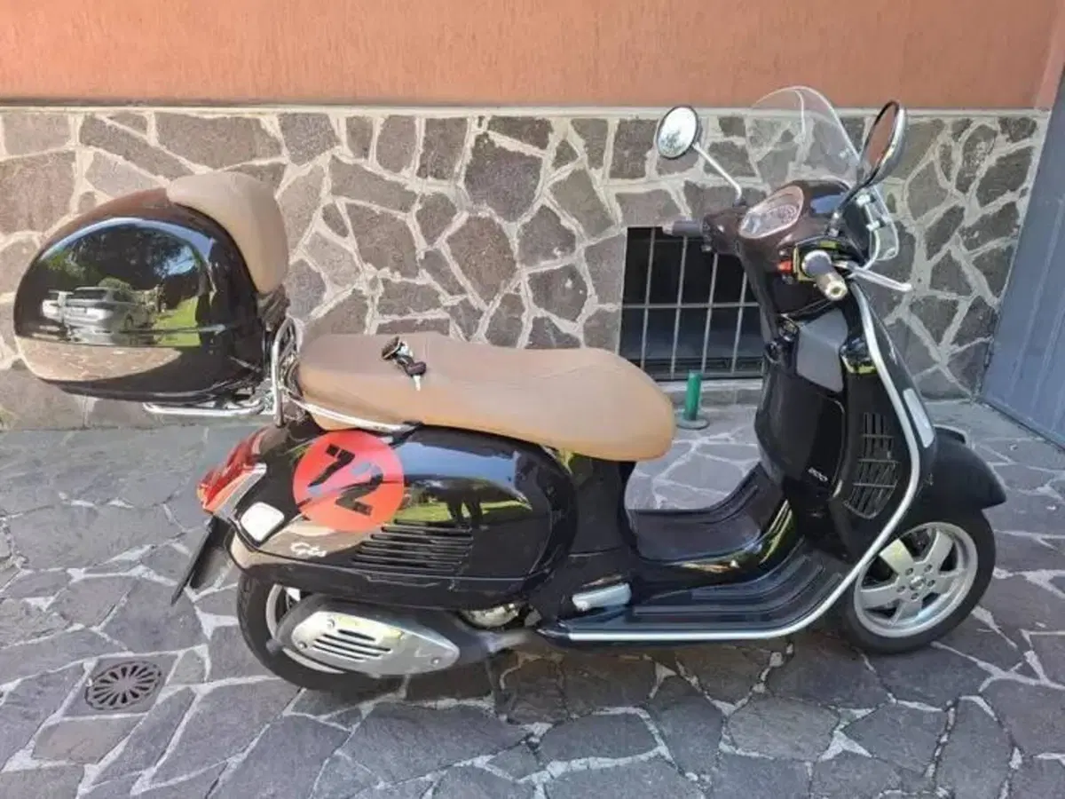 Vespa GTS 300 (2017 - 18) (2)