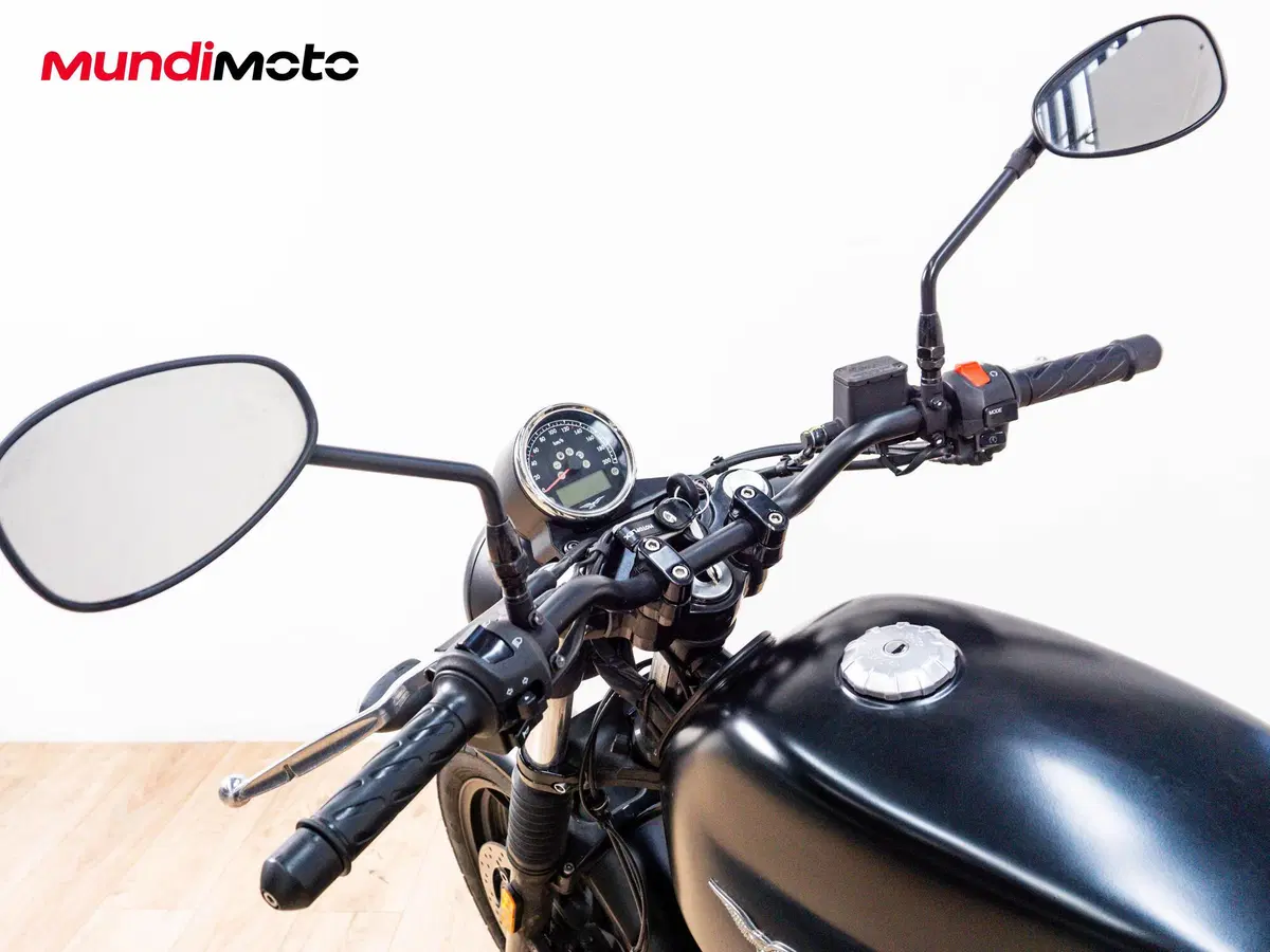 Moto Guzzi V7 III Stone (2017 - 20) (11)