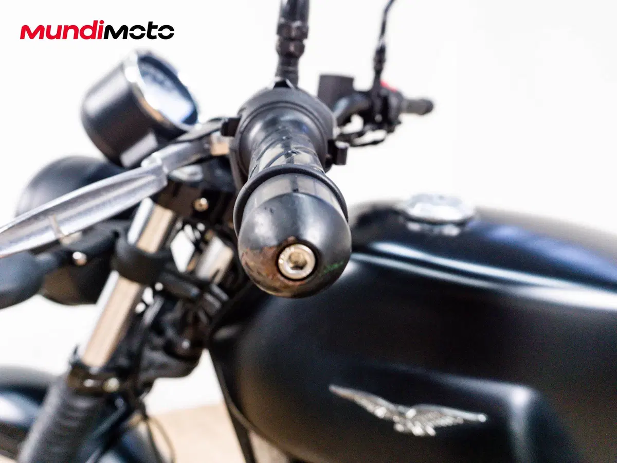 Moto Guzzi V7 III Stone (2017 - 20) (21)