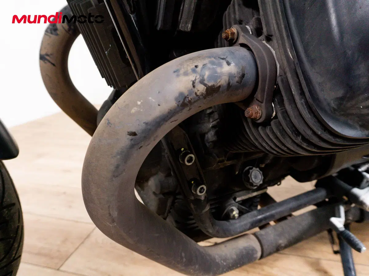 Moto Guzzi V7 III Stone (2017 - 20) (13)