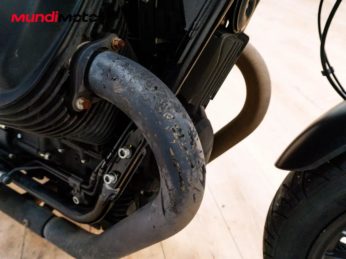 Moto Guzzi V7 III Stone (2017 - 20) (18)