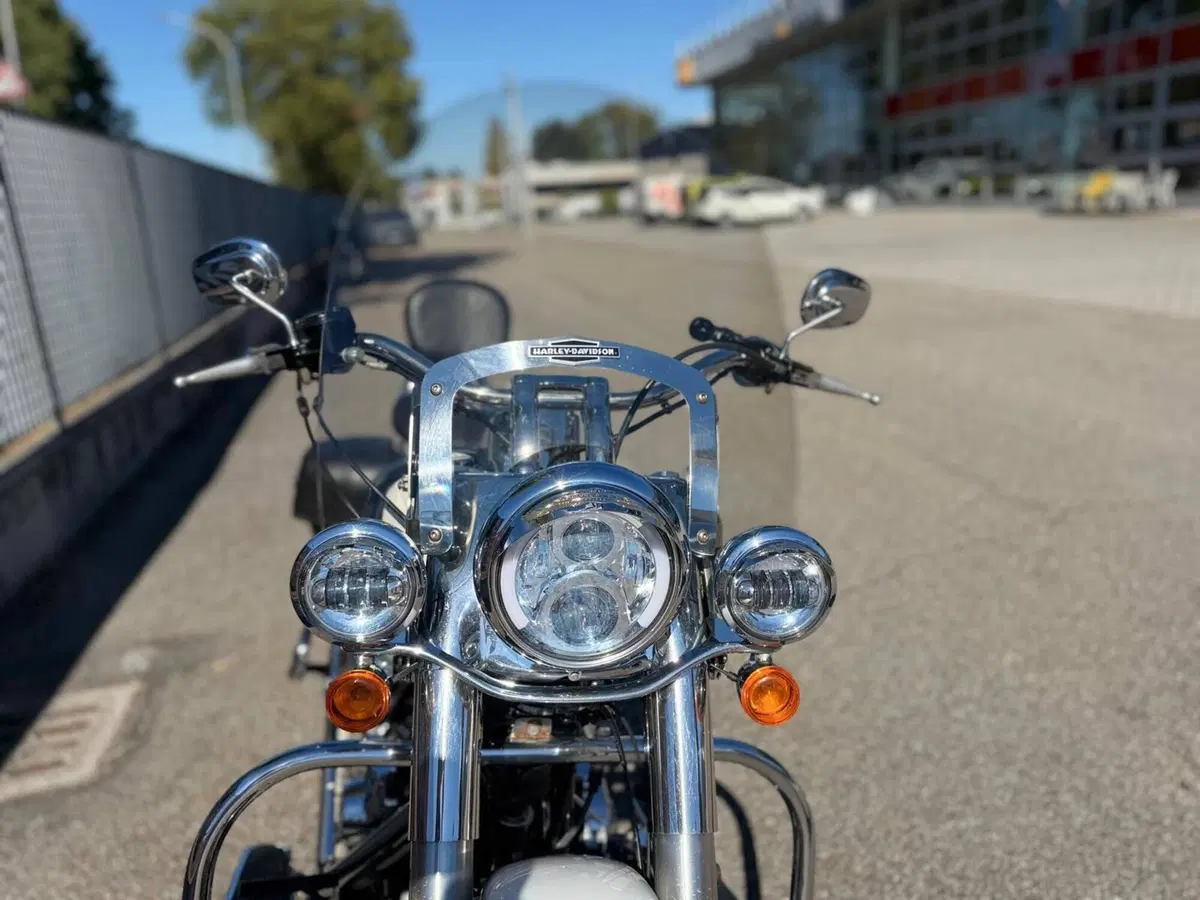 Harley-Davidson 1690 Deluxe ABS (2011 - 16) - FLSTN (6)