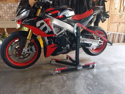 Aprilia Tuono V4 Factory (2021 - 24) usata