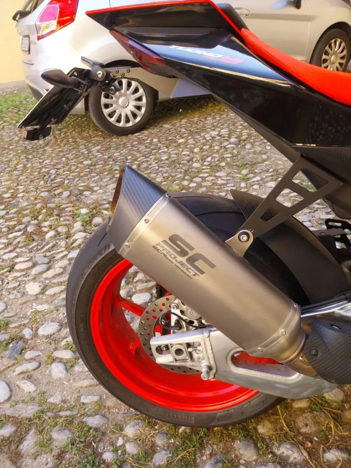 Aprilia Tuono V4 Factory (2021 - 24) (2)