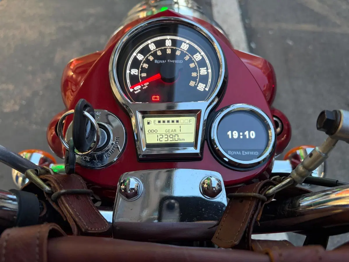 Royal Enfield Classic 350 (2021 - 26) (8)