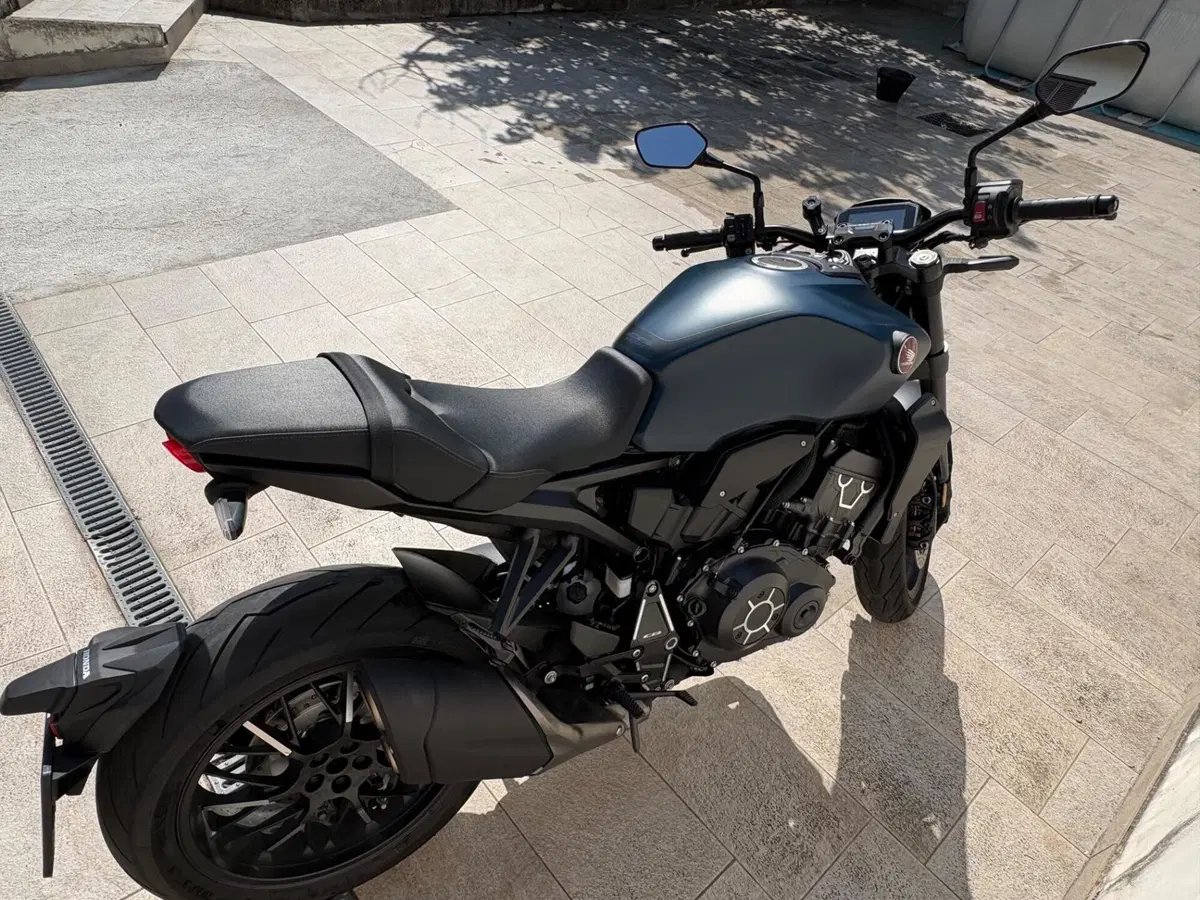 Honda CB 1000 R Black Edition (2021 - 25) (2)