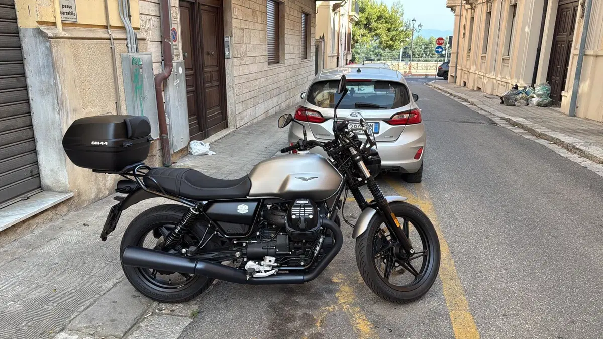 Moto Guzzi V7 Stone (2021 - 24) (8)