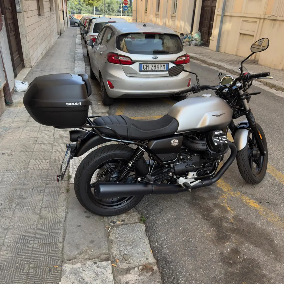 Moto Guzzi V7 Stone (2021 - 24) (9)