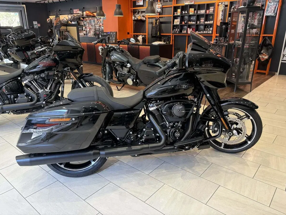 Harley-Davidson Street Glide (2024 - 26)
