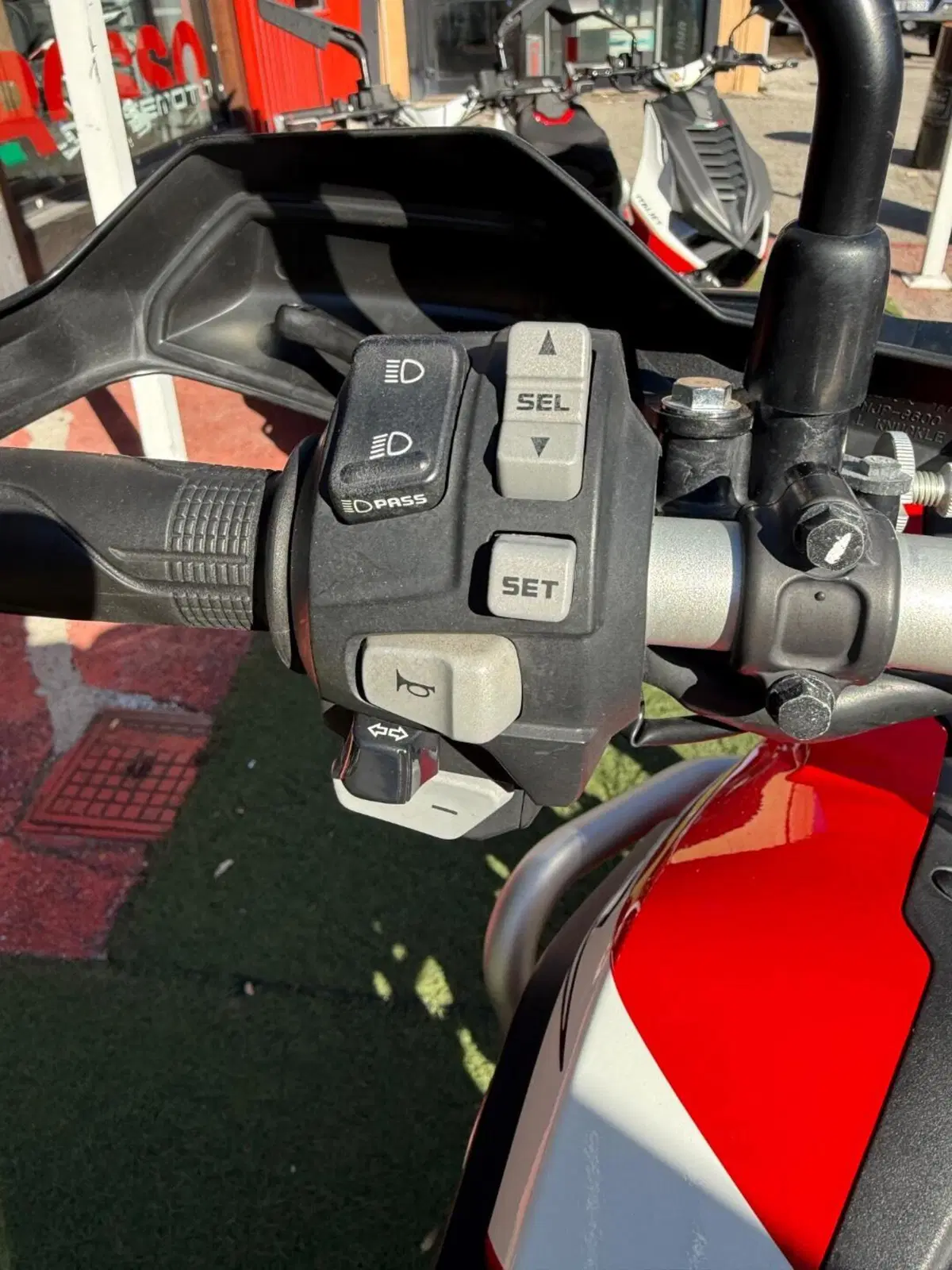 Honda Africa Twin CRF 1000L DCT ABS (2016 - 17) (18)