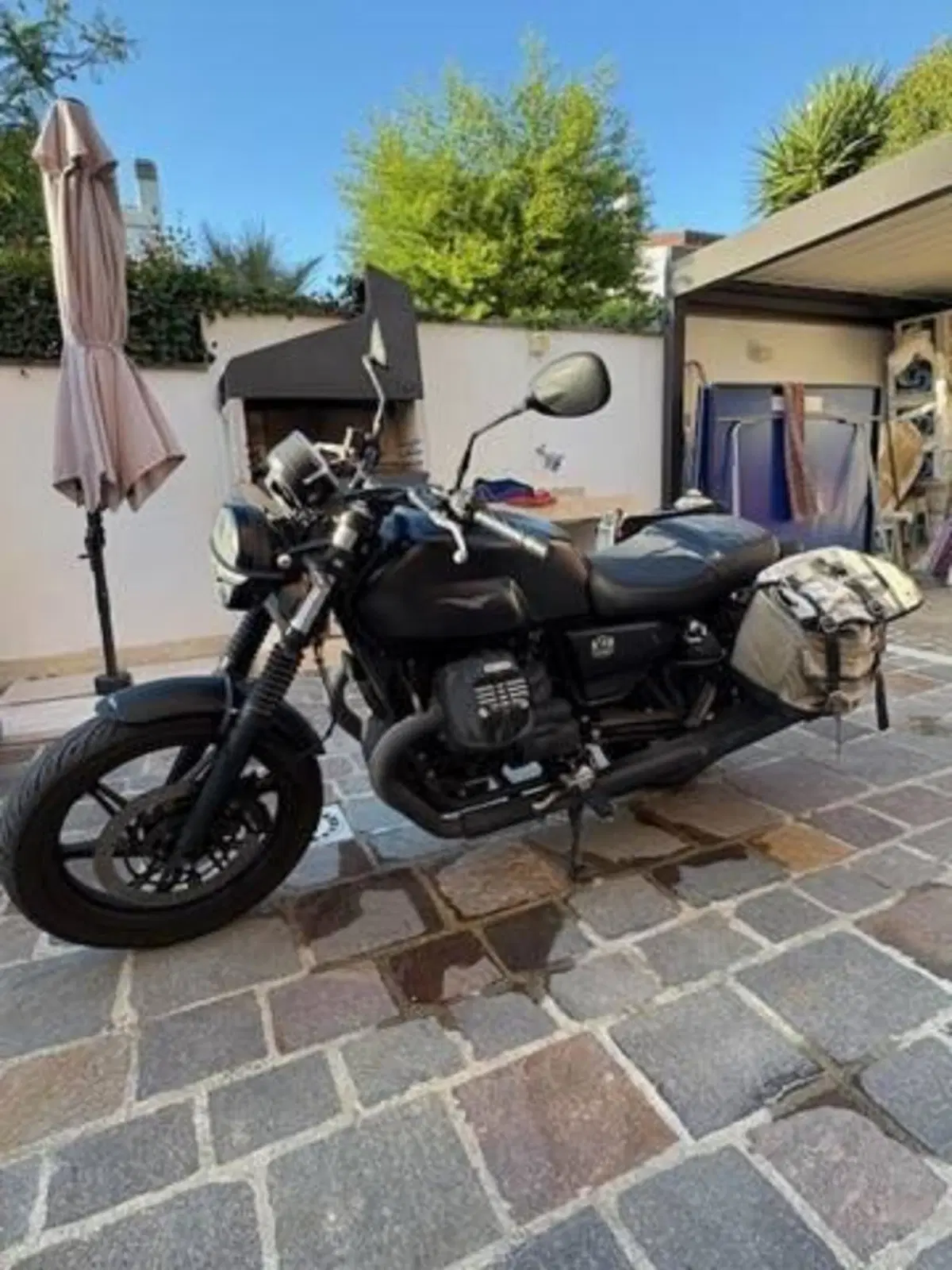 Moto Guzzi V7 Stone (2021 - 24) (3)