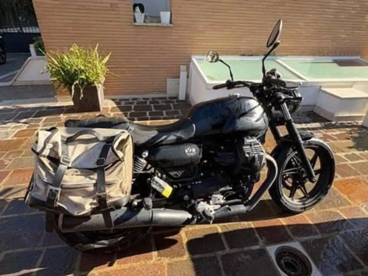 Moto Guzzi V7 Stone (2021 - 24) (7)