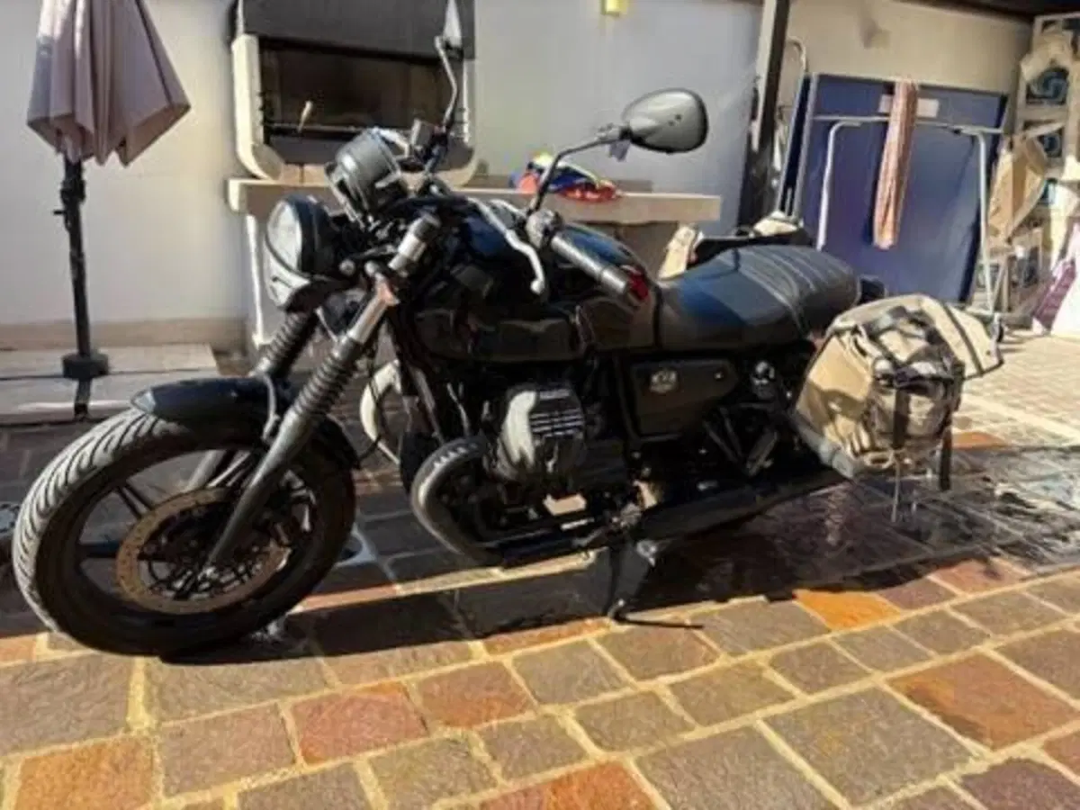 Moto Guzzi V7 Stone (2021 - 24) (8)