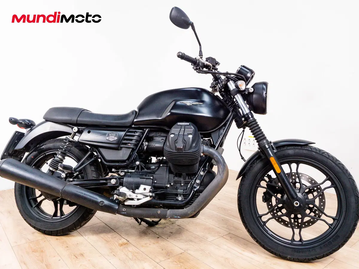 Moto Guzzi V7 III Stone (2017 - 20) (2)