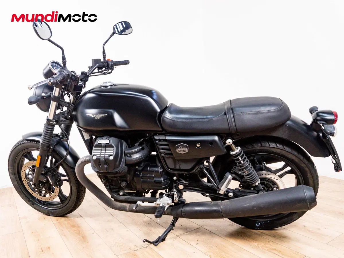 Moto Guzzi V7 III Stone (2017 - 20) (7)