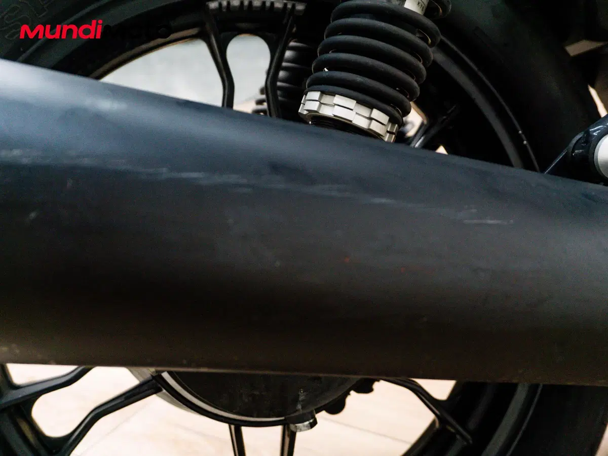 Moto Guzzi V7 III Stone (2017 - 20) (17)