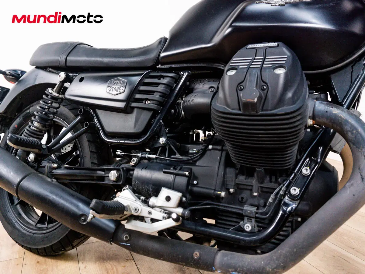 Moto Guzzi V7 III Stone (2017 - 20) (5)