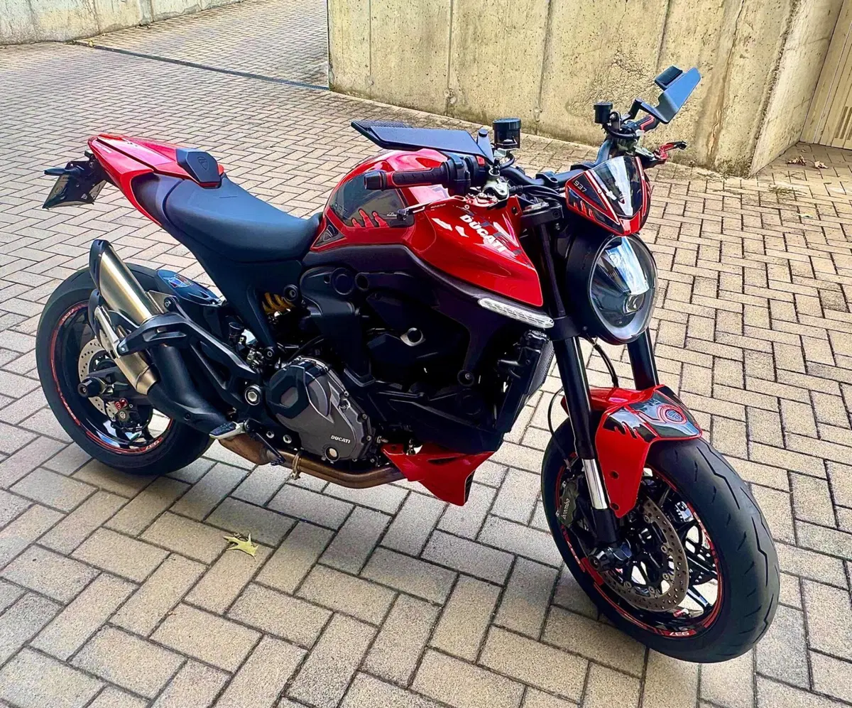 Ducati Monster 937 + (2021 - 25) (3)