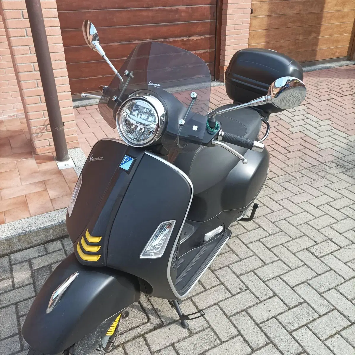 Vespa GTS 300 Hpe Super Tech (2019) (2)