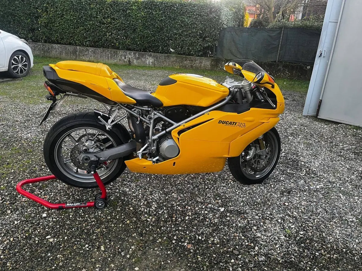 Ducati 749 S (2003)