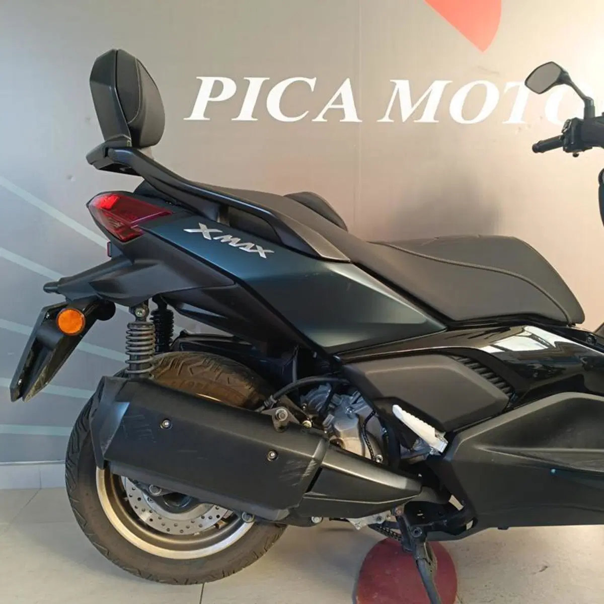 Yamaha X-Max 300 Tech Max (2021 - 24) (2)
