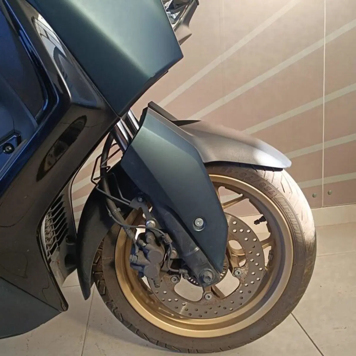 Yamaha X-Max 300 Tech Max (2021 - 24) (4)
