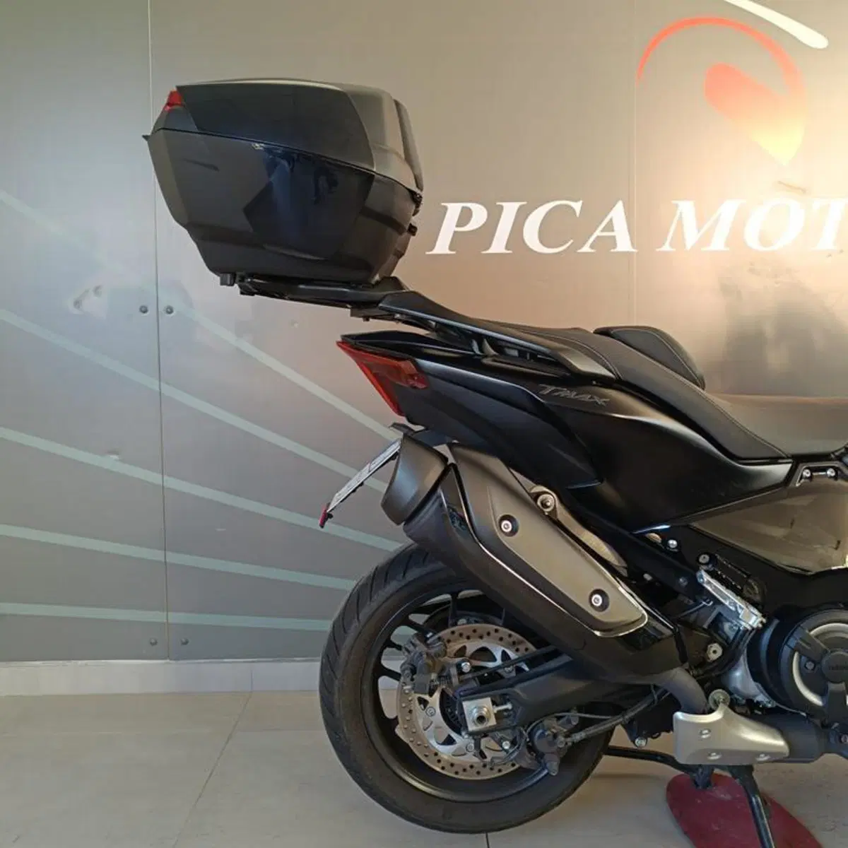 Yamaha T-Max 560 Tech Max (2022 - 24) (2)