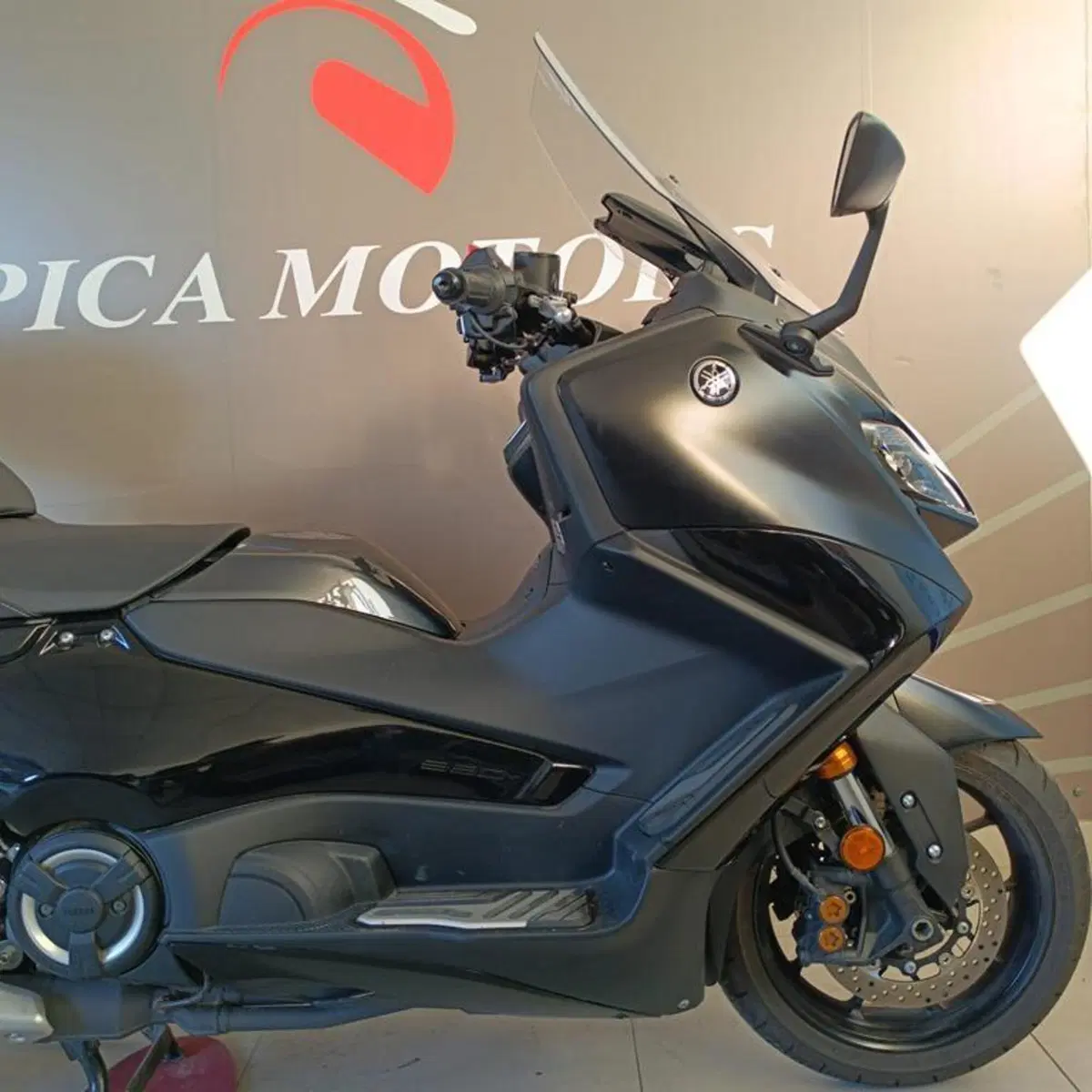 Yamaha T-Max 560 Tech Max (2022 - 24) (3)