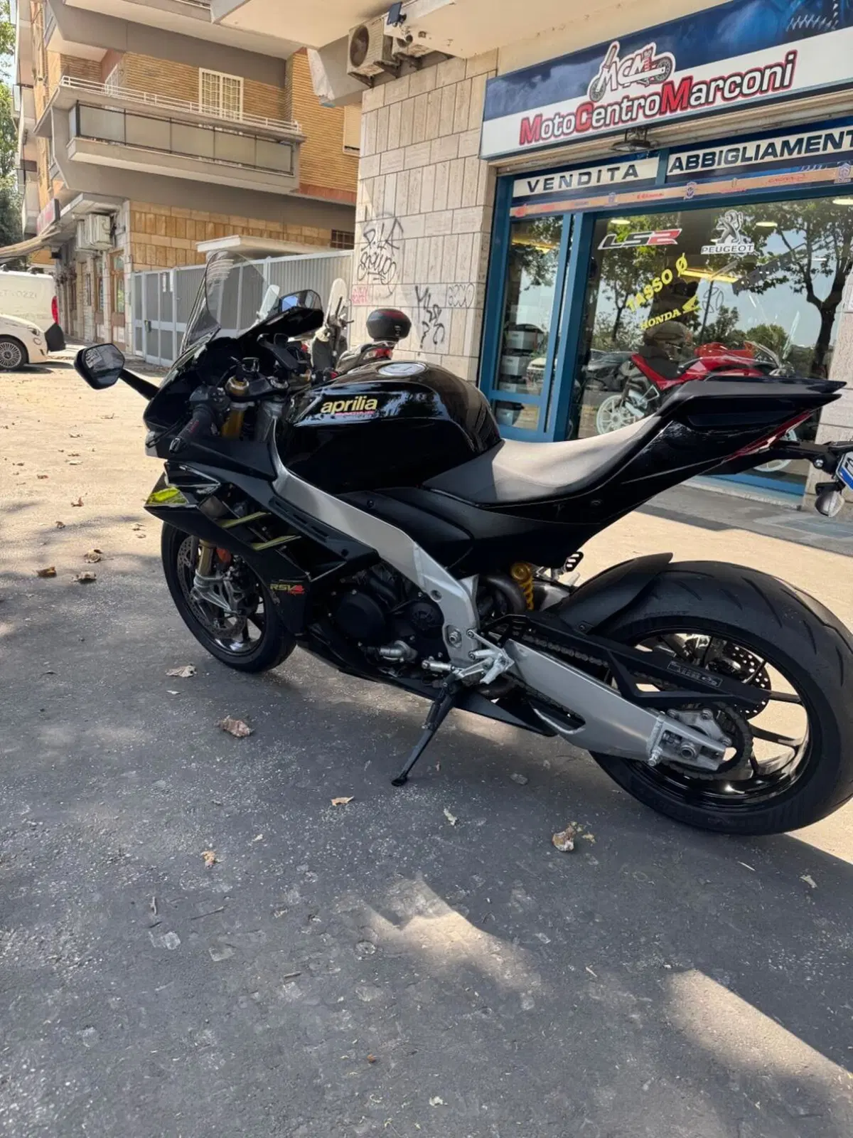 Aprilia RSV4 1100 Factory (2021 - 24) (2)