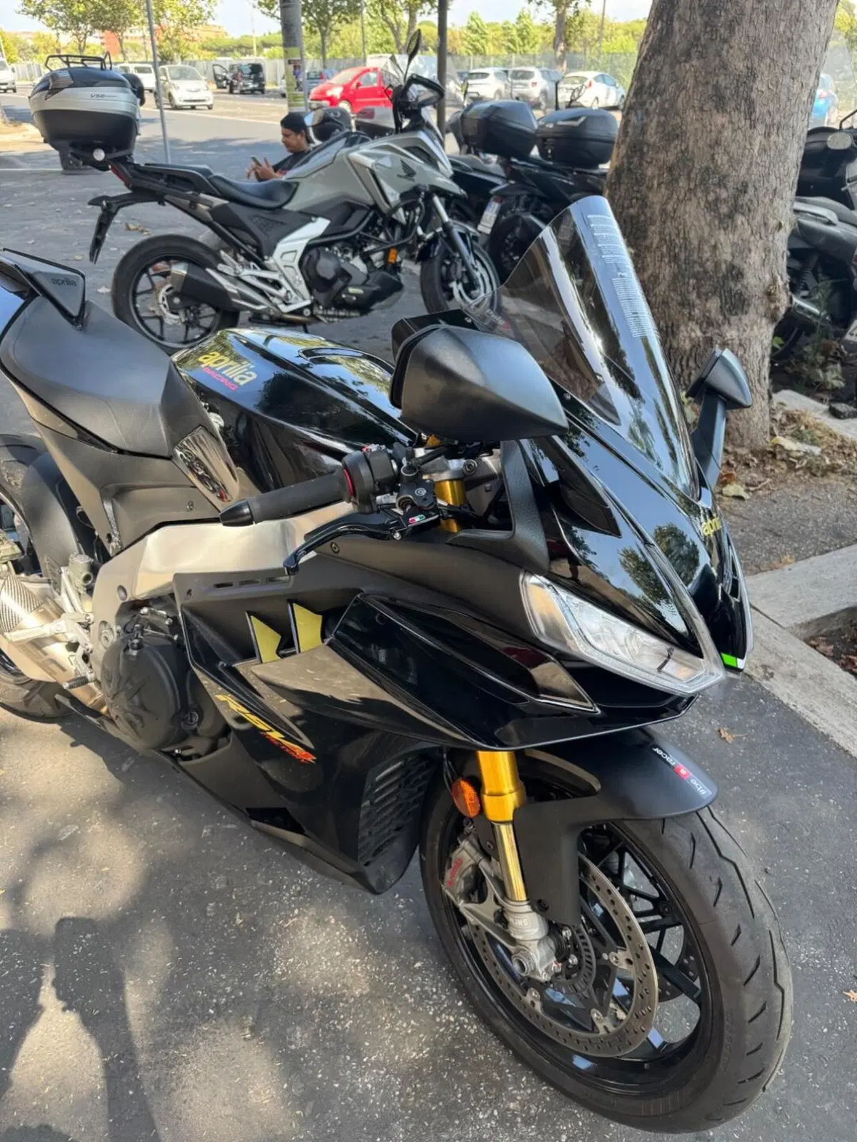 Aprilia RSV4 1100 Factory (2021 - 24) (6)
