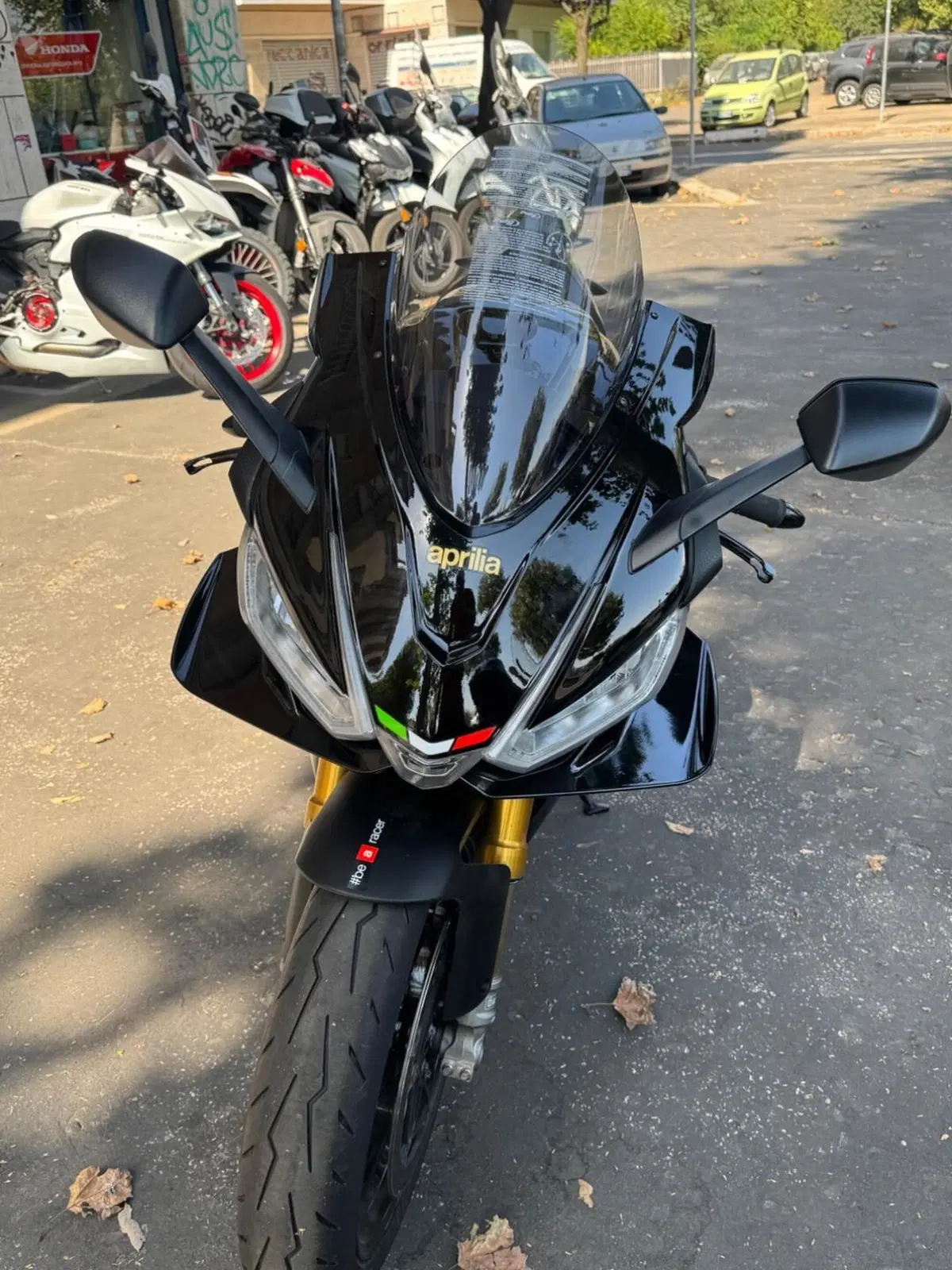 Aprilia RSV4 1100 Factory (2021 - 24) (8)