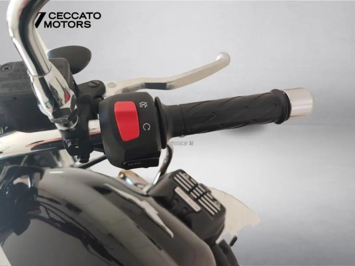 Moto Guzzi V7 III Special (2017 - 20) (9)