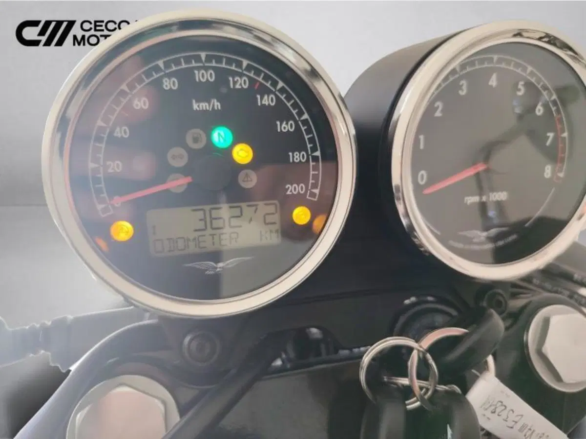 Moto Guzzi V7 III Special (2017 - 20) (11)