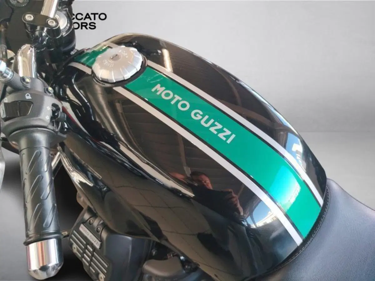 Moto Guzzi V7 III Special (2017 - 20) (14)